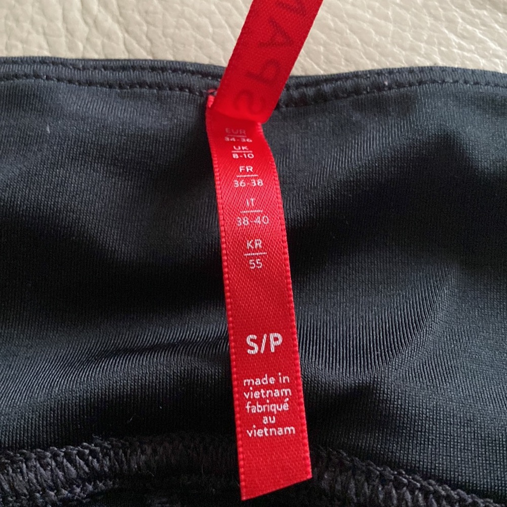 Spanx Faux Leathers Leggings in Black - Picture 6 of 7